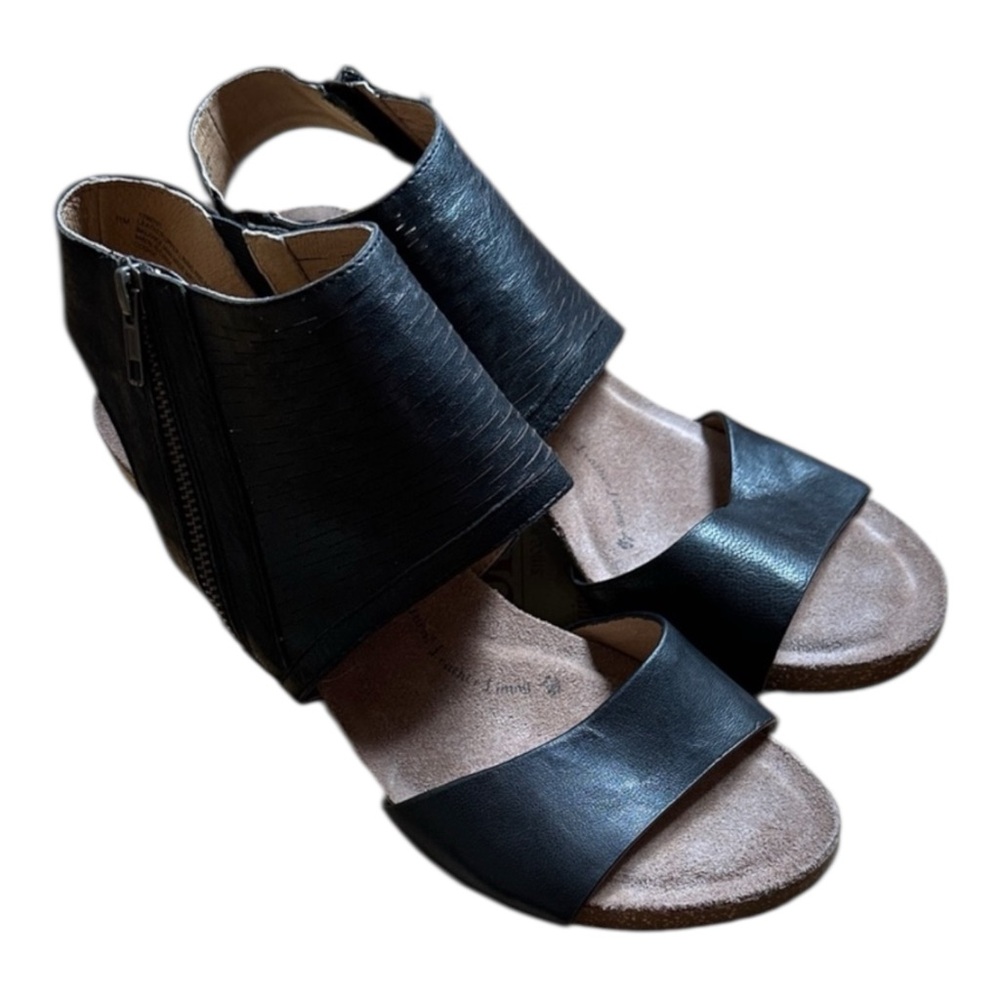 Sofft Milan Black Leather Side Zip Ankle Cuff,  Open Toe  Sandals. Brand New. - Picture 2 of 12
